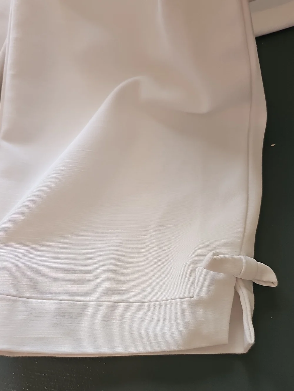 kate spade White Pants with Gold Accent, ‎ Bows At Ankle. Size 4